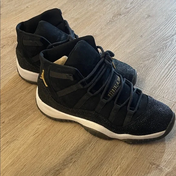 Jordan Kids. Flight Club 91. Black and Gold Sneakers - Picture 3 of 5